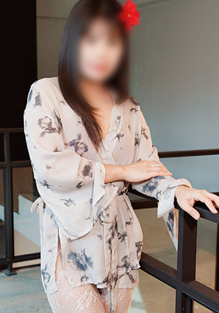 エマ Emma 28歳
