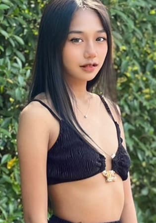ニーナ 19歳