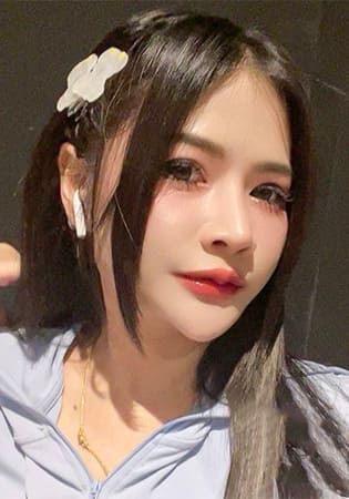 モナ Mona 25歳