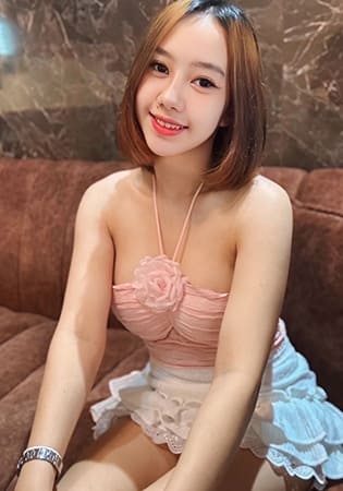 オムシン Aomsin 24歳