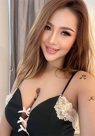 ベラ Bella 25歳