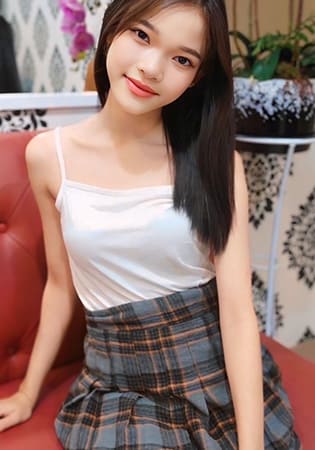 アン Ann 20歳