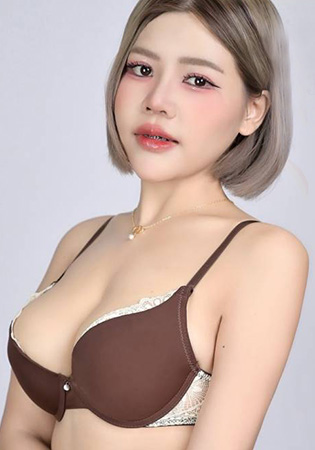 サラ Sara 22歳