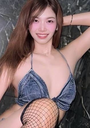 モモ Momo 23歳