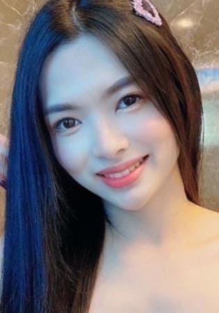 モモ 24歳