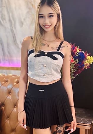 モナ Mona 21歳