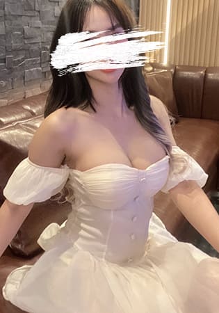 ミーナ Meena 24歳